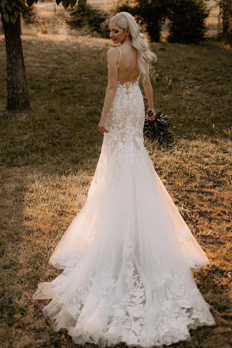 Charming Mermaid V-Neck Tulle Wedding Dress with Appliques