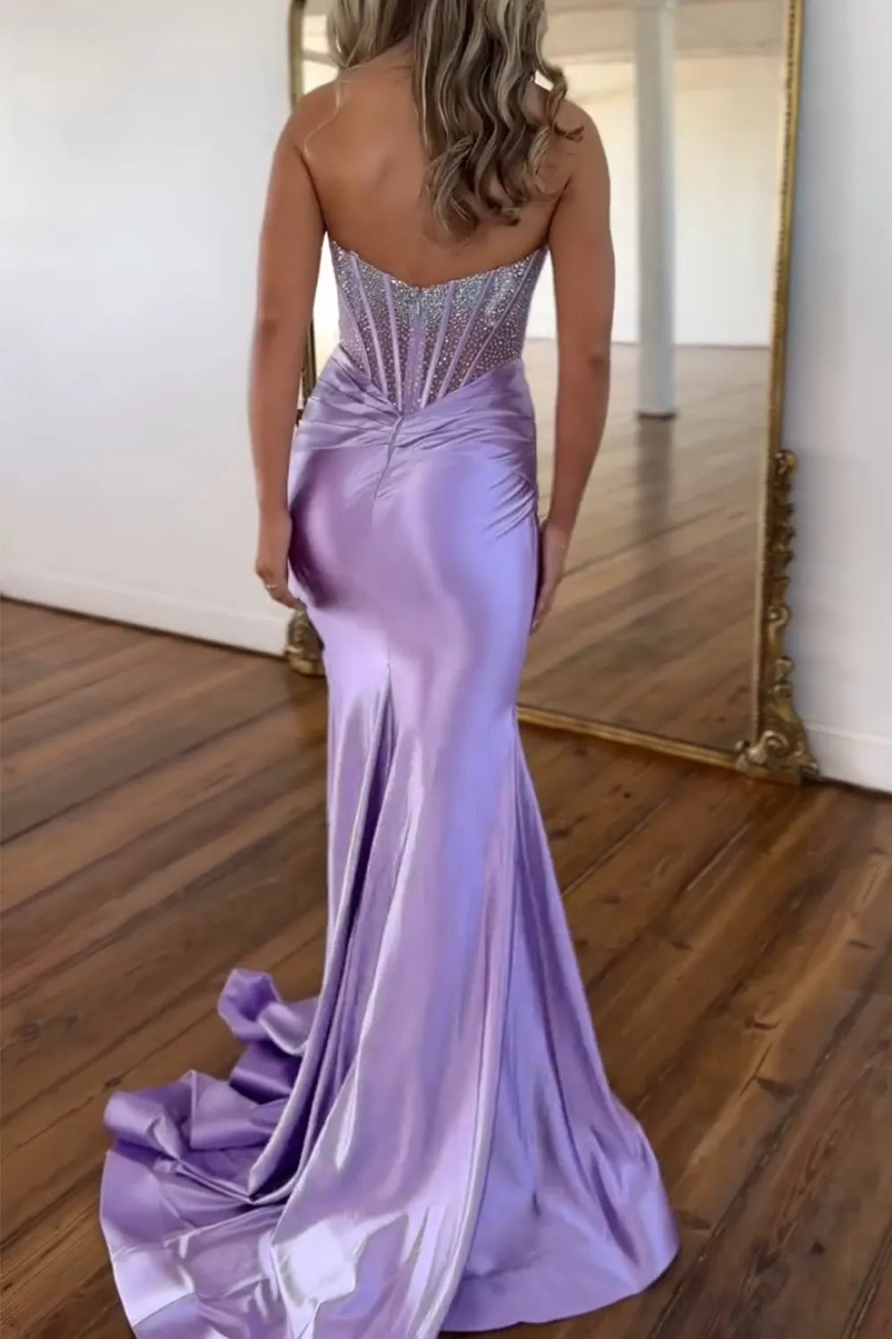 Elegant Mermaid Scoop Neck Lavender Satin Prom Dress with Beading