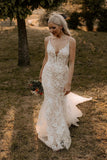 Charming Mermaid V-Neck Tulle Wedding Dress with Appliques