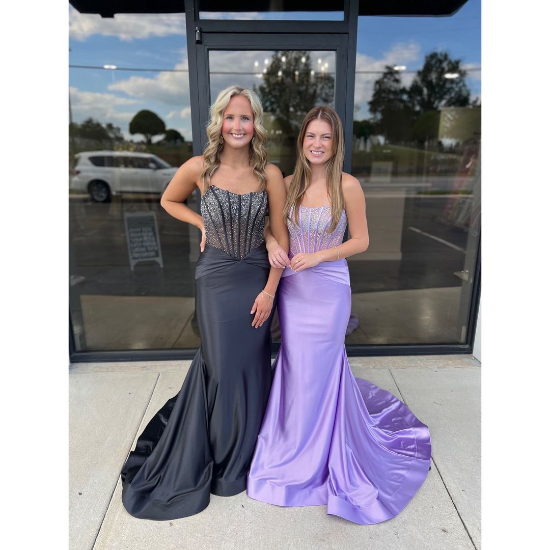 Elegant Mermaid Scoop Neck Lavender Satin Prom Dress with Beading