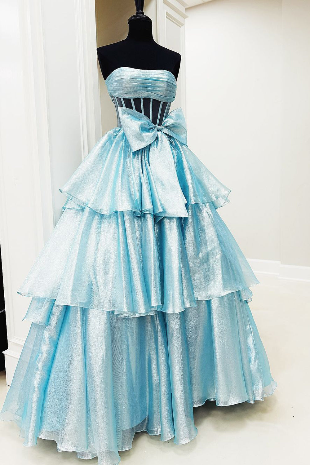 Gorgeous Ball Gown Strapless Glitter Organza Long Prom Dress with Tiered