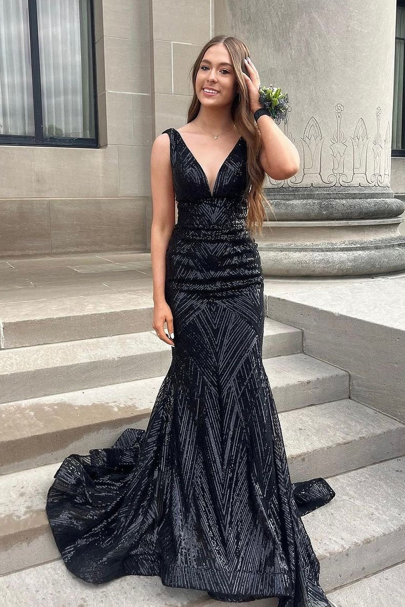 Charming Mermaid V Neck Black Sequins Lace Prom Dresses