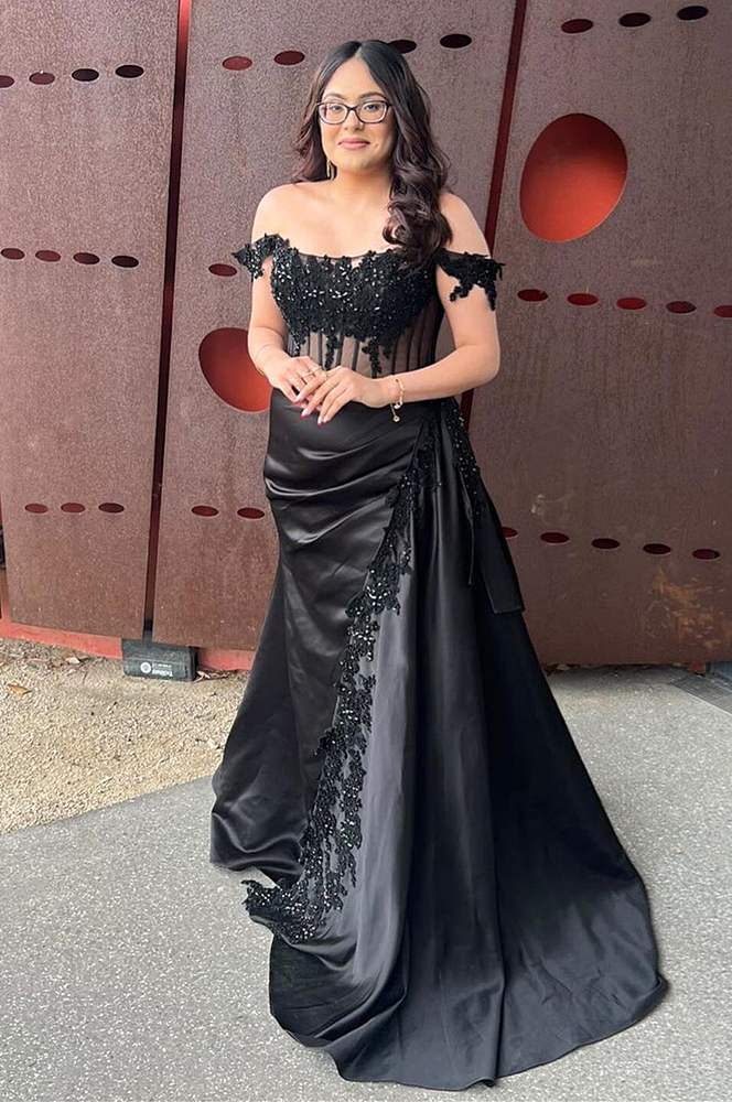 Elegant Off-the-Shoulder Green Satin Mermaid Prom Dress with Beading