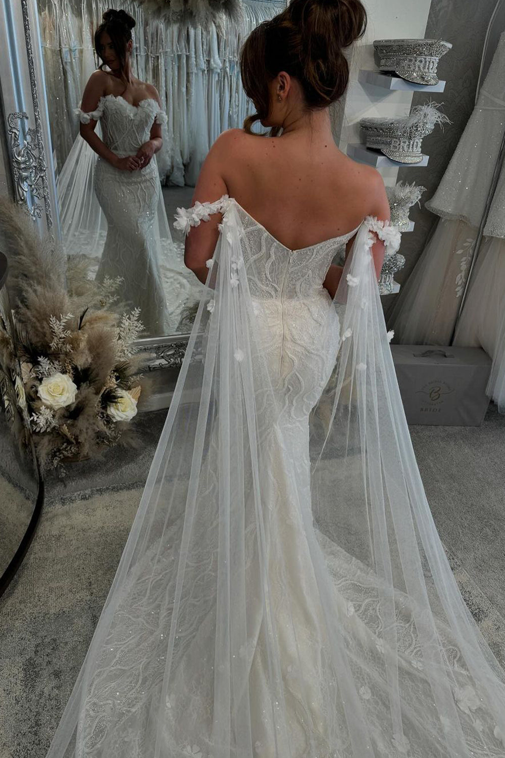 Graceful Mermaid Off-the-Shoulder Lace Bridal Gown