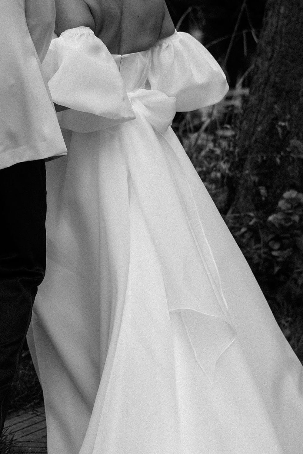 Fairy Ball Gown Off the Shoulder White Organza Tulle Bridal Dresses with Ruffled Sleeves