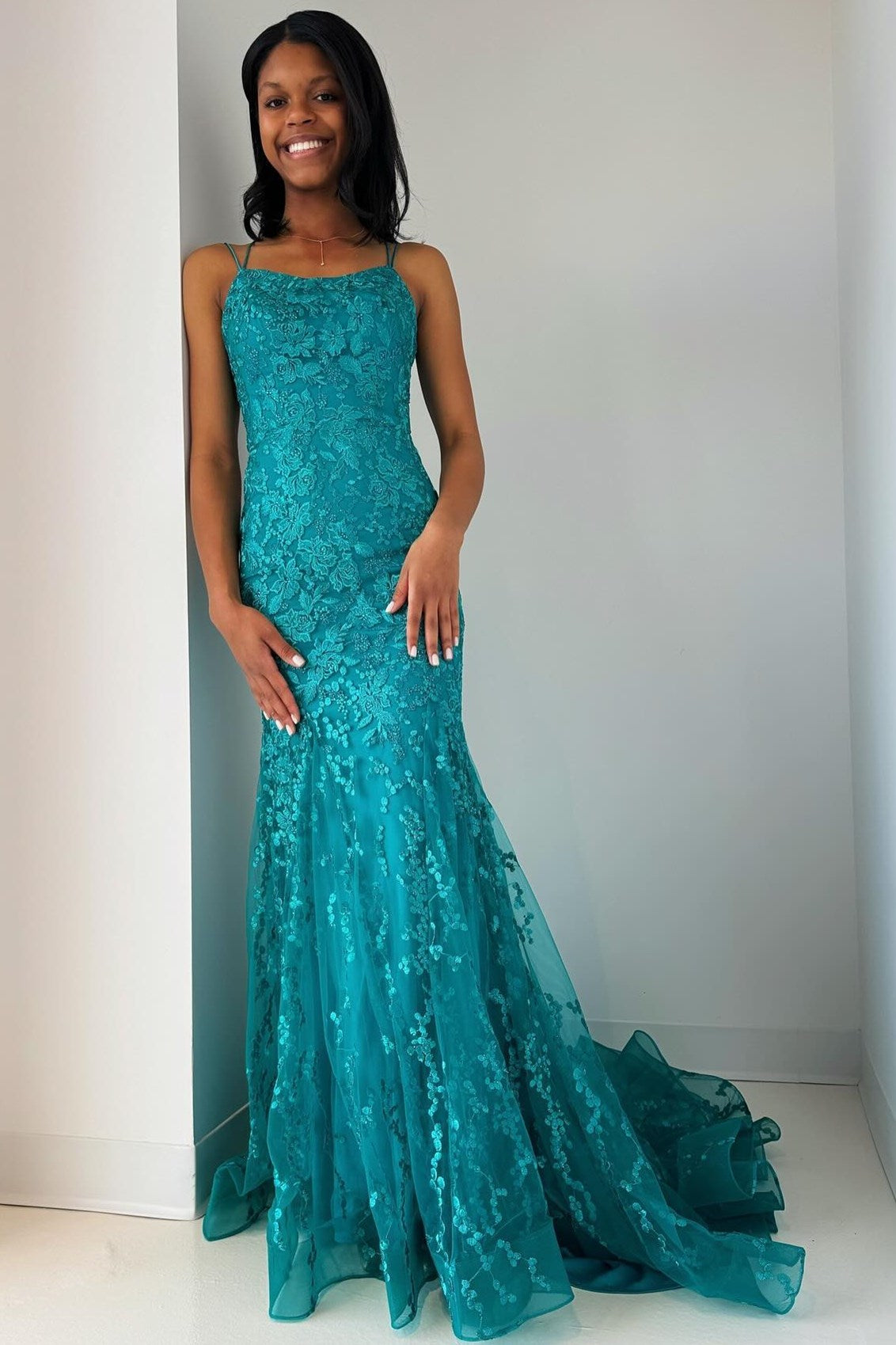 Charming Mermaid Scoop Neck Turquoise Lace Long Prom Dresses